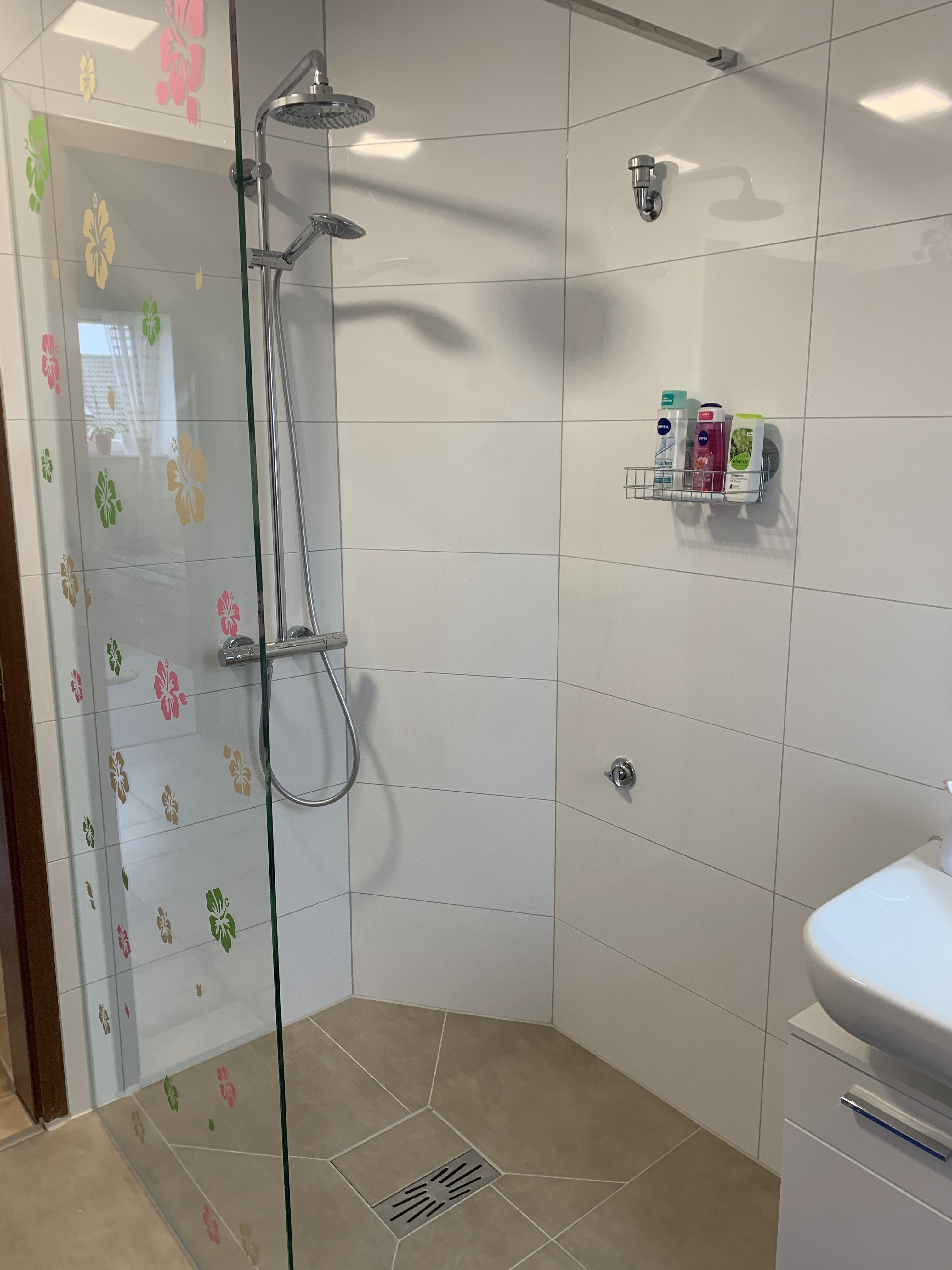 Modernes Badezimmer Beispiel — Badsanierung Dinslaken