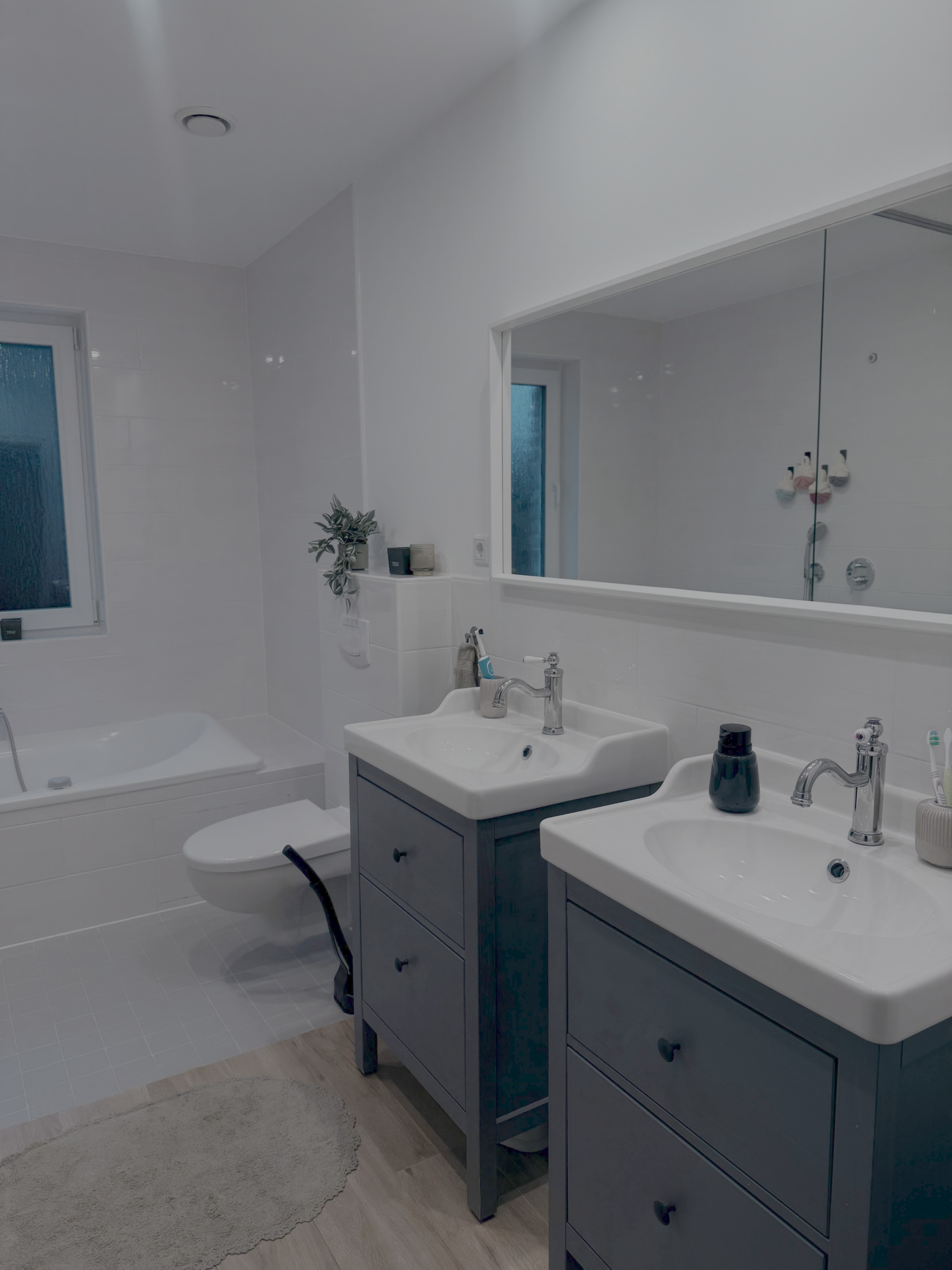 Modernes Bad mit hochwertigen Fliesen — Bad sanieren Ruhrgebiet