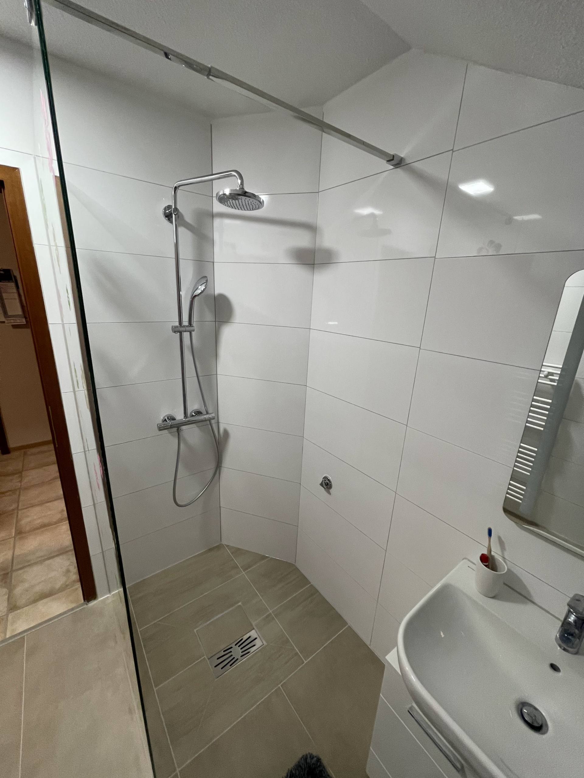 Fertig saniertes Badezimmer — Badsanierung aus einer Hand am Niederrhein